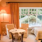 Herbert House ,v93 Rf64 Guest house