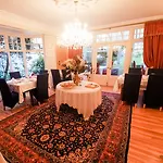 Herbert House ,v93 Rf64 Guest house