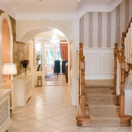 Herbert House ,v93 Rf64 קיל איירן